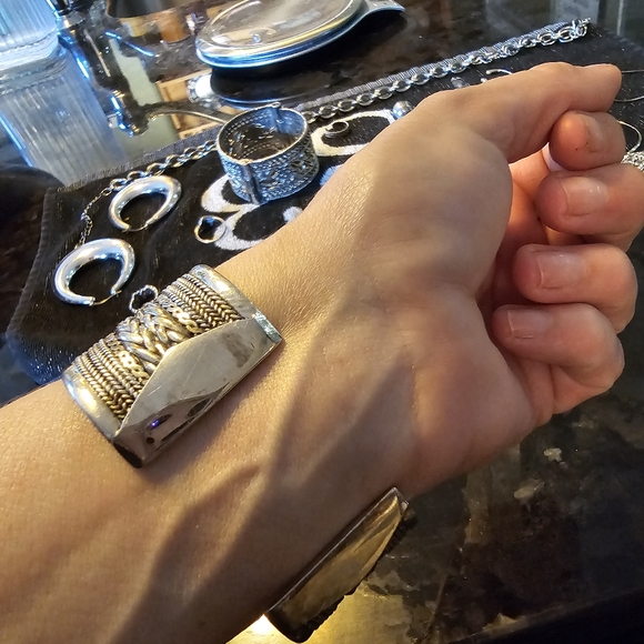 Beautiful Bali silver cuff bracelet - Picture 4 of 5